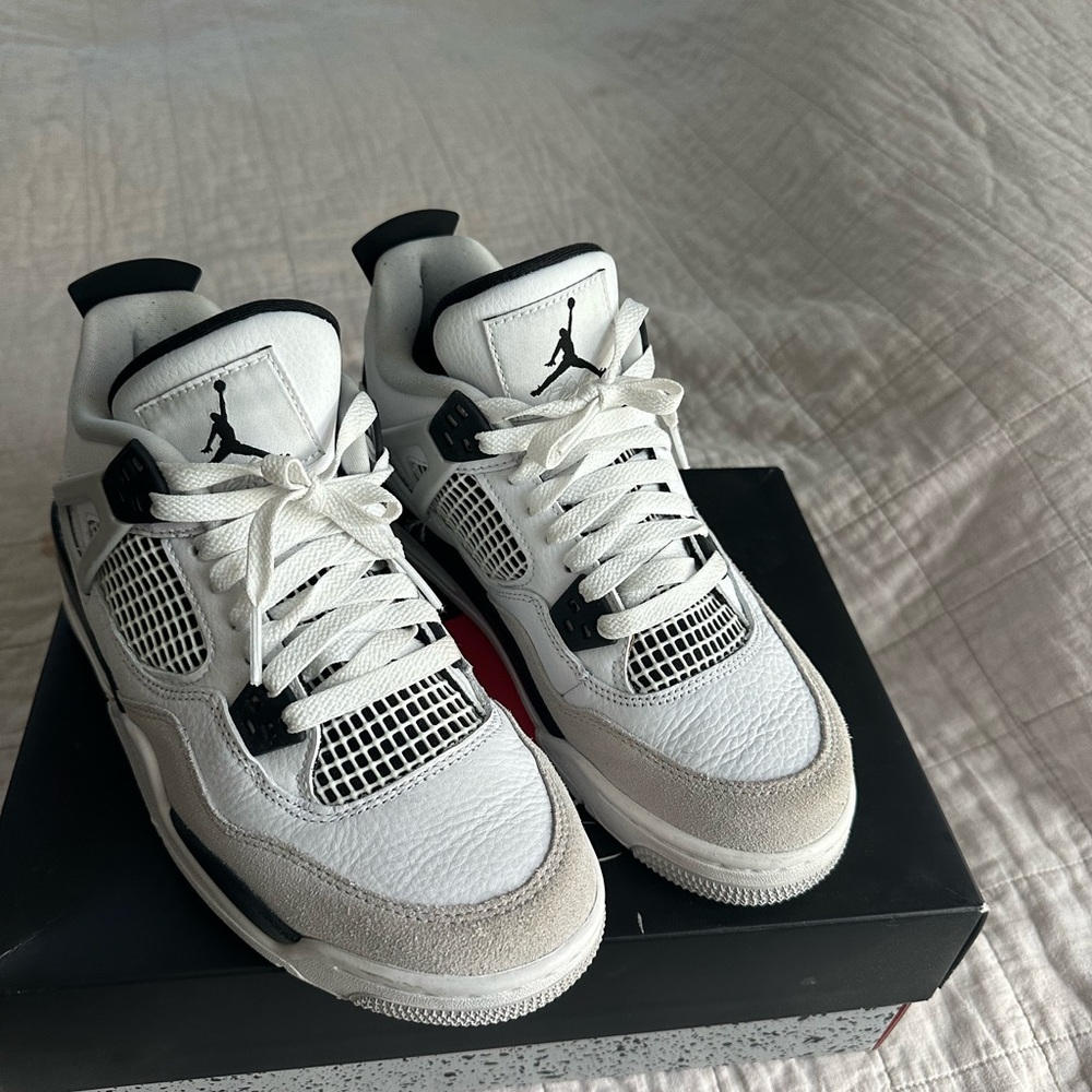 Air Jordan 4 retro size 6.5 y